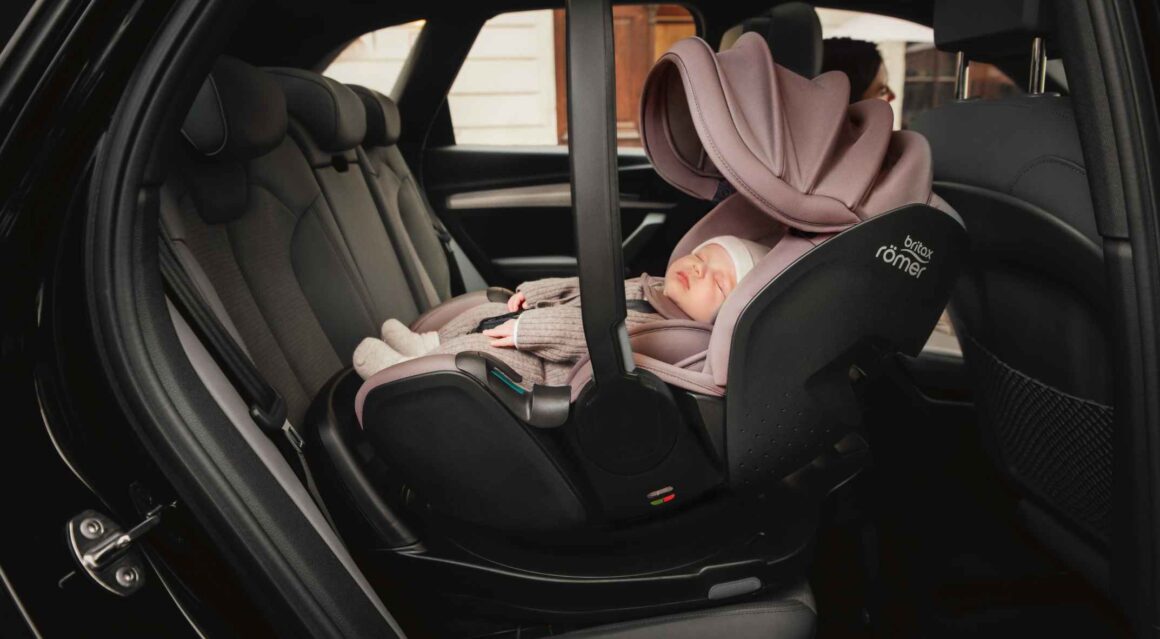 Autosedačka Britax Römer Baby Safe Pro v ležící poloze u novorozence