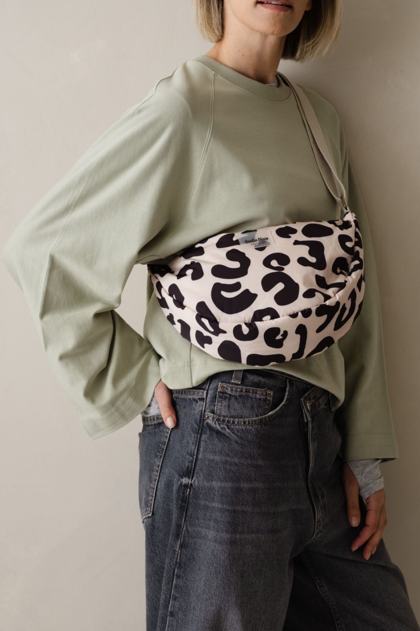 Módní ledvina Studio Noos s černobílým leopardem